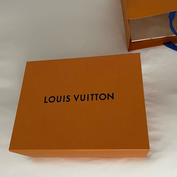 LOUIS VUITTON Women sneakers size 35 (size 5) BRAND NEW ORIGINAL PACKAGING - Picture 3 of 10